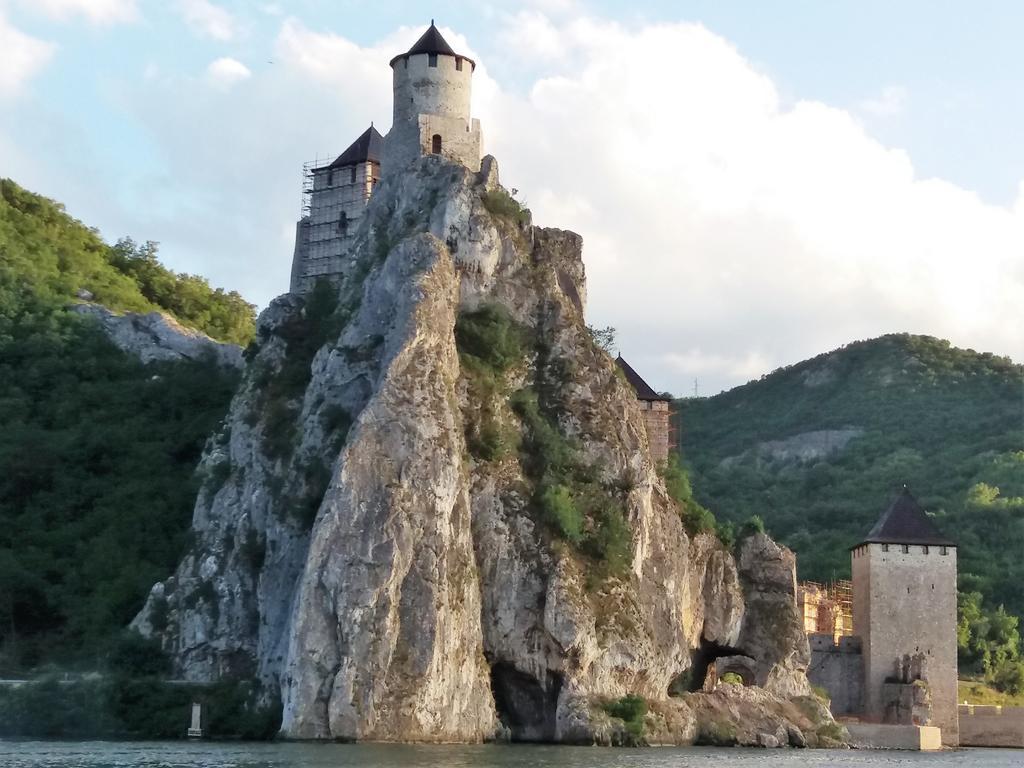 Zlatna Ribica Golubac Exterior foto