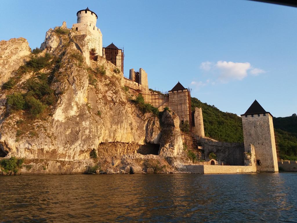 Zlatna Ribica Golubac Exterior foto